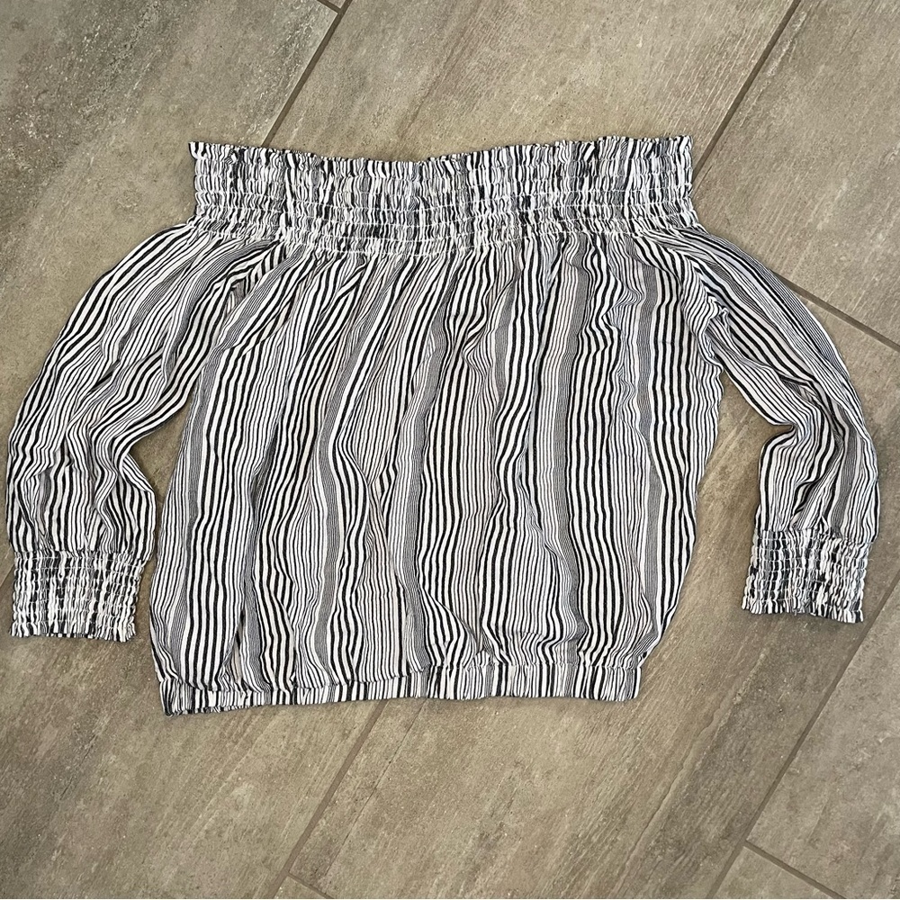 Evereve Sydney Black & White Striped Off the Shoulder Top Small New Without Tags